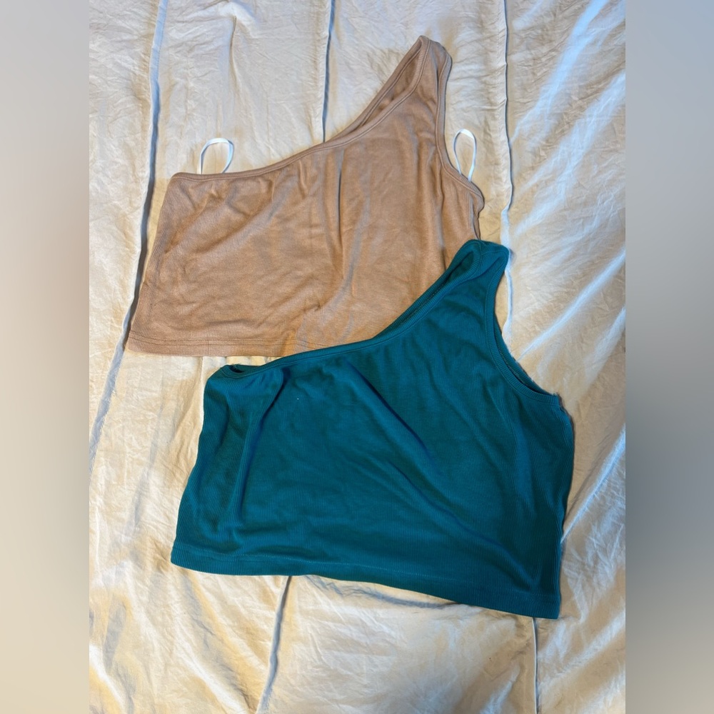 Set of 2 one shoulder crop tops.
